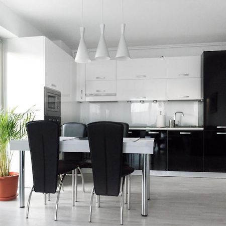 Airport Residence - Apartment Across From Otopeni Airport Eksteriør billede