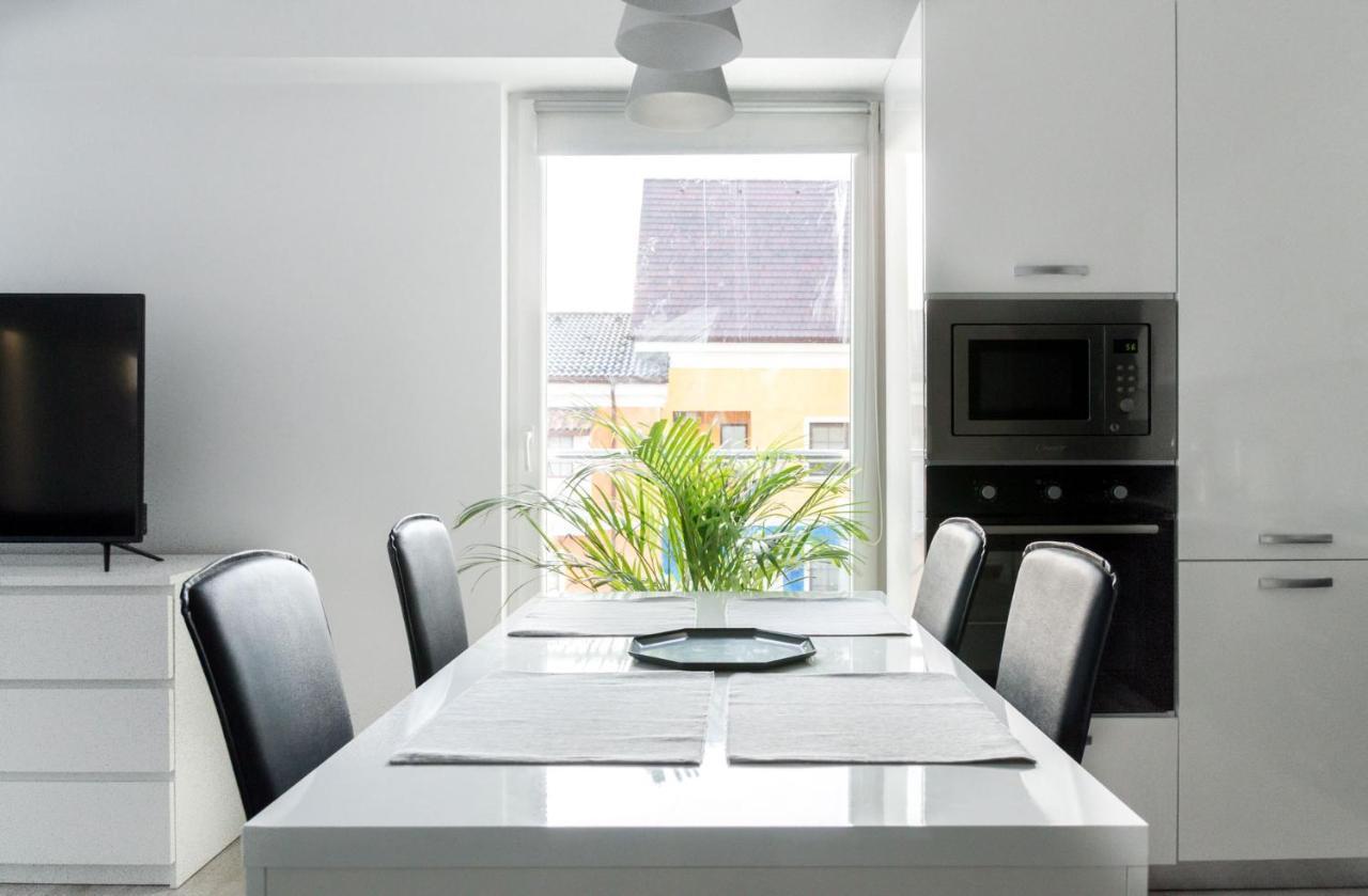 Airport Residence - Apartment Across From Otopeni Airport Eksteriør billede